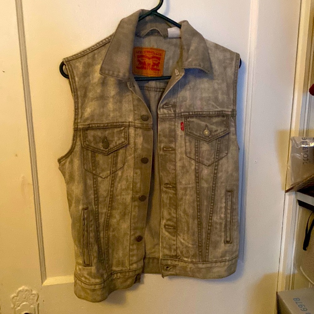 Acid wash grey and white Levi’s vest